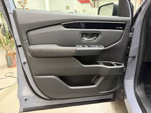 Used 2025 Honda Pilot Sport image 10