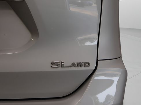 Used 2018 Nissan Rogue SL AWD/4WD image 35