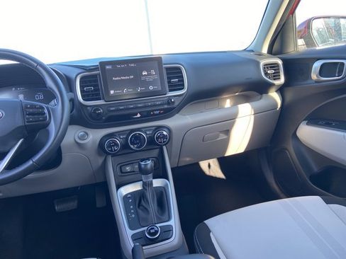 Used 2025 Hyundai Venue SEL FWD image 15
