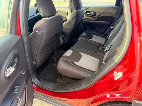 Used 2016 Jeep Cherokee Sport image 12