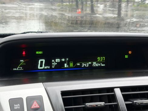 Used 2014 Toyota Prius V Five image 30