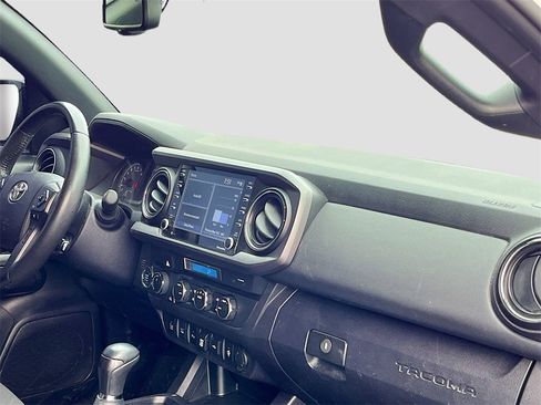 Used 2022 Toyota Tacoma TRD Sport image 27