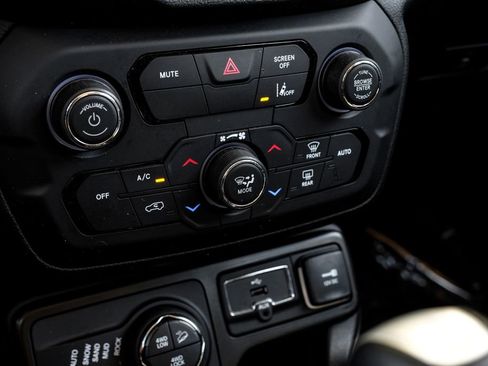 Used 2021 Jeep Renegade Trailhawk image 36