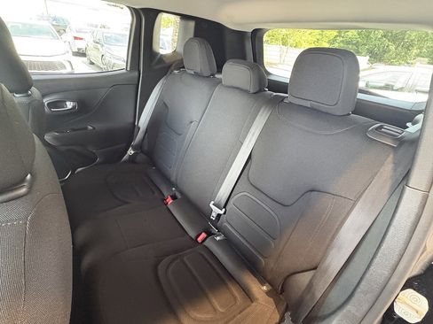 Used 2019 Jeep Renegade Latitude FWD image 23