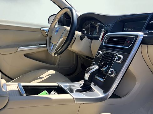 Used 2016 Volvo S60 T5 Premier FWD image 23