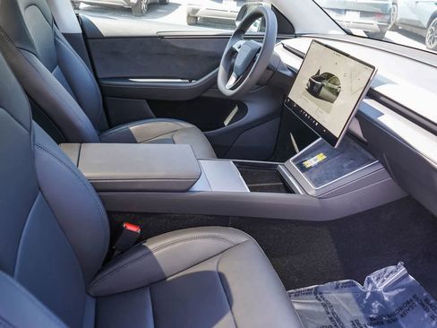 Used 2026 Tesla Model Y AWD image 15