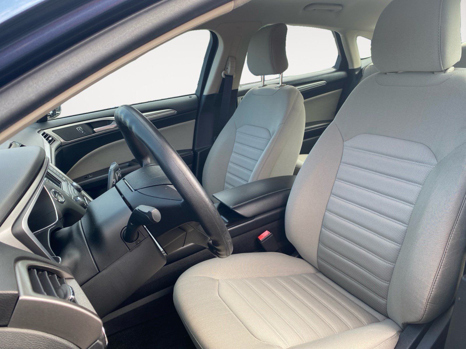 Used 2018 Ford Fusion S FWD image 11