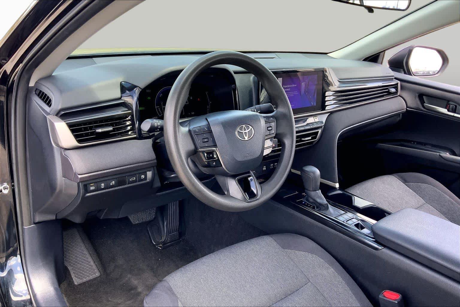 Used 2025 Toyota Camry LE FWD image 17
