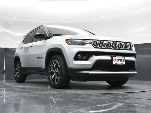 Used 2025 Jeep Compass Limited AWD/4WD image 59