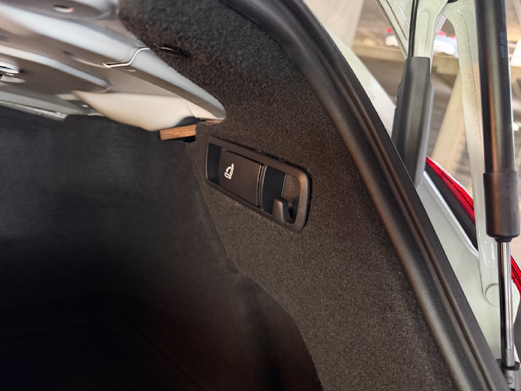 Used 2019 Volkswagen Beetle 2.0T SE FWD image 30