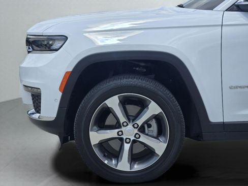 Used 2025 Jeep Grand Cherokee L Limited w/ Luxury Tech Group II AWD/4WD image 30