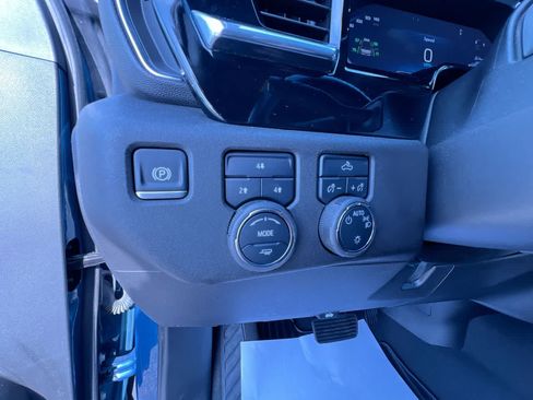 Used 2024 Chevrolet Silverado 2500 LT AWD/4WD image 16