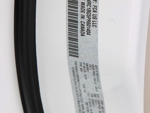 Used 2023 Chrysler Pacifica Touring-L image 33