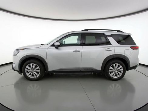Used 2025 Nissan Pathfinder SV FWD image 5