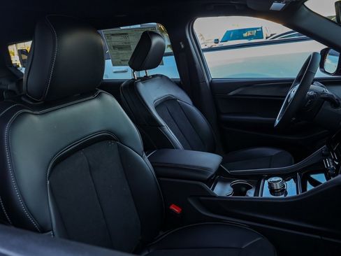 New 2025 Jeep Grand Cherokee L Altitude image 21