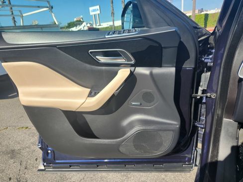 Used 2019 Jaguar F-PACE Premium AWD/4WD image 18