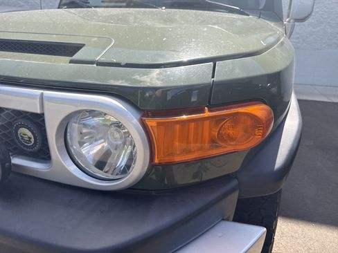 Used 2011 Toyota FJ Cruiser 4WD w/ Upgrade Pkg image 11
