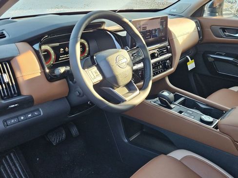 New 2026 Nissan Pathfinder Platinum image 13