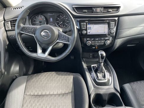 Used 2017 Nissan Rogue SV w/ SV Premium Package AWD/4WD image 15