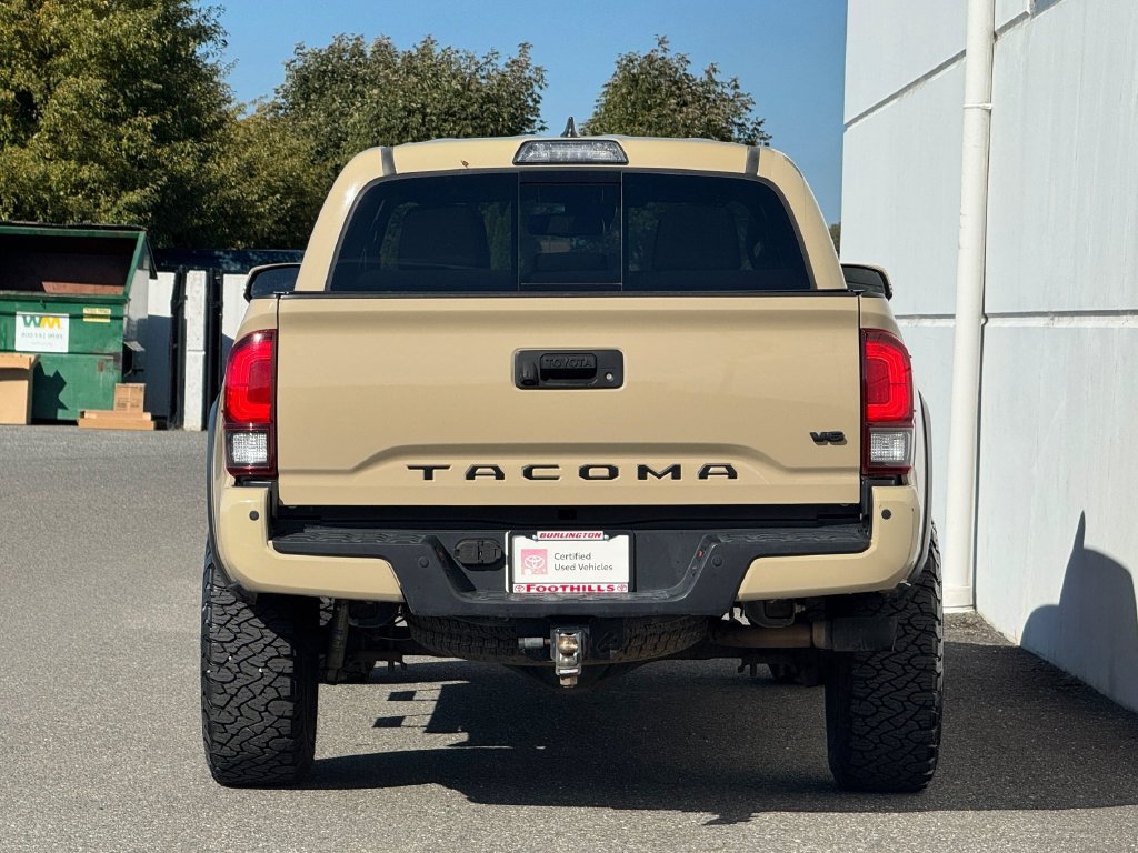 Certified 2018 Toyota Tacoma TRD Off-Road w/ Technology Package AWD/4WD image 6