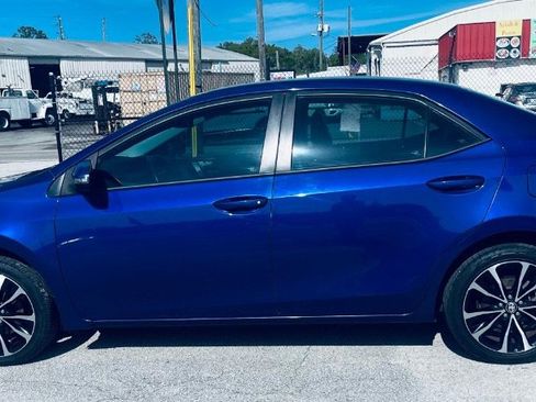 Used 2018 Toyota Corolla SE FWD image 2