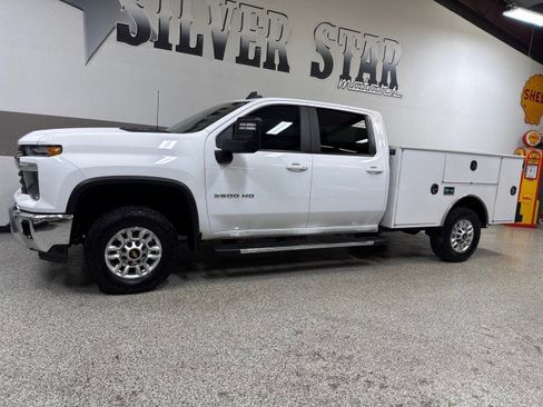 Used 2024 Chevrolet Silverado 2500 LT w/ Convenience Package image 4
