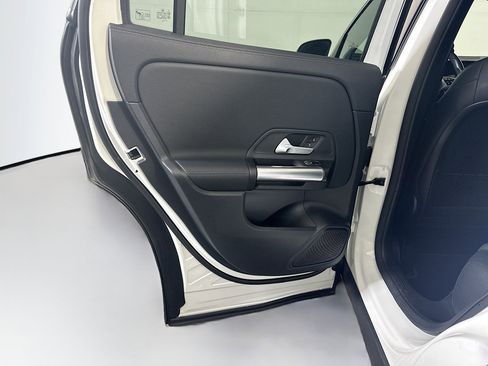 Used 2025 Mercedes-Benz GLA 250 image 26