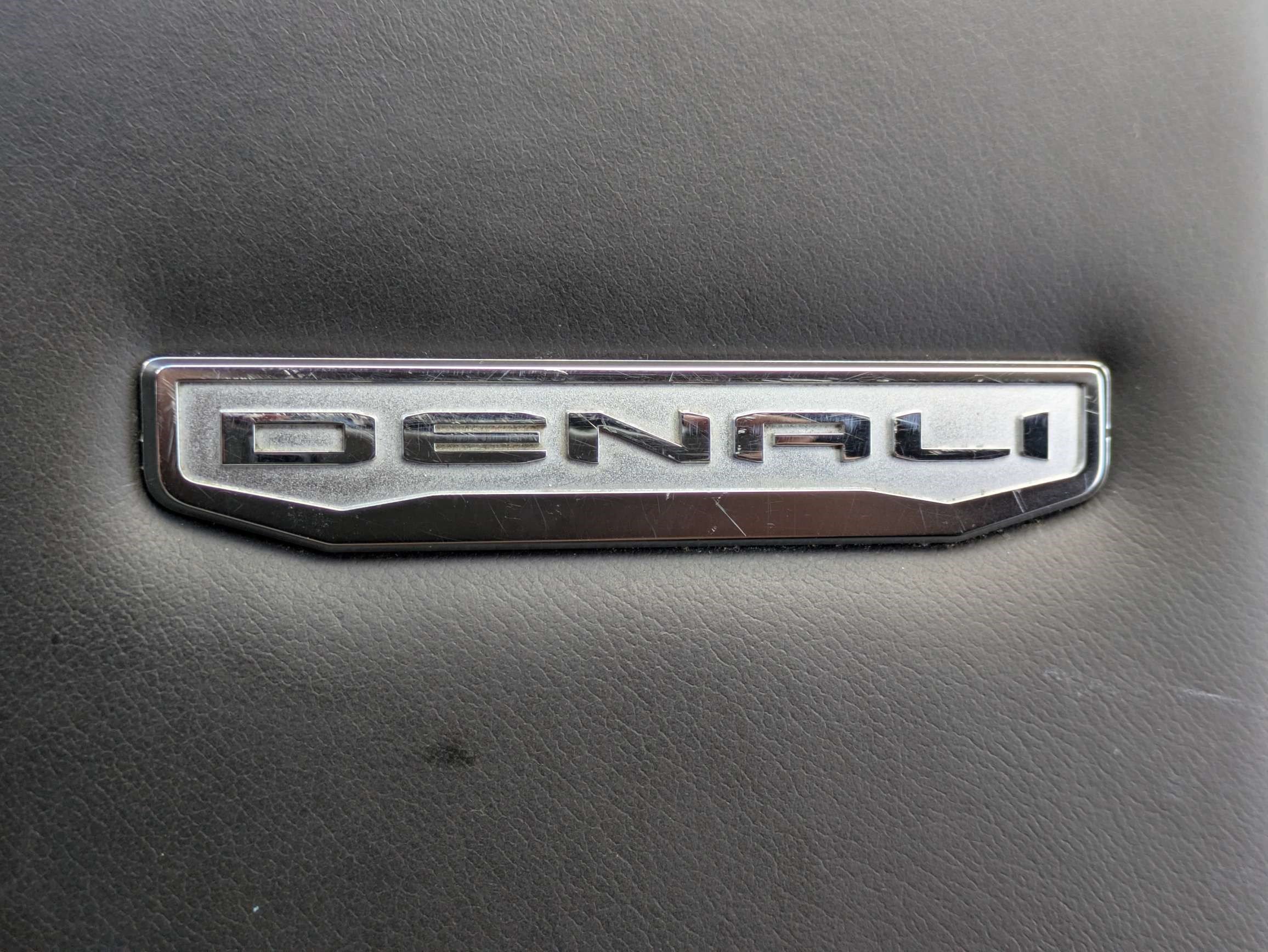 Used 2025 GMC Yukon XL Denali AWD/4WD image 32