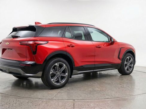 Used 2025 Chevrolet Blazer LT FWD image 9