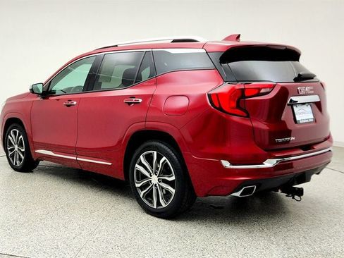 Used 2020 GMC Terrain Denali w/ Denali Premium Package FWD image 5