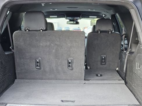 Used 2023 Chevrolet Suburban Premier image 30