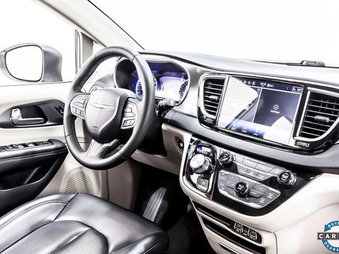 Used 2023 Chrysler Pacifica Touring-L image 20