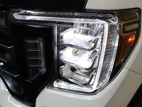 Used 2020 GMC Sierra 2500 AT4 w/ AT4 Premium Package image 17