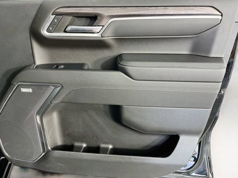 Used 2023 Chevrolet Silverado 1500 LTZ w/ LTZ Premium Package AWD/4WD image 39