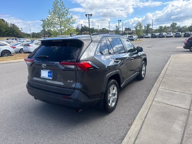 Used 2021 Toyota RAV4 XLE FWD image 5