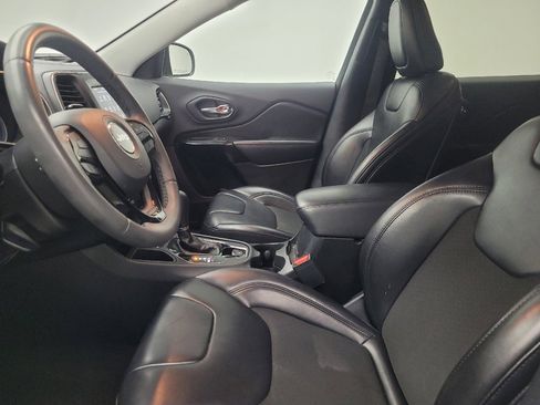 Used 2020 Jeep Cherokee Latitude Plus image 17