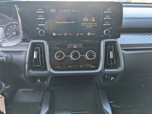 Used 2023 Kia Sorento LX image 18