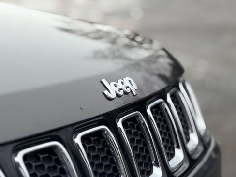 Used 2020 Jeep Compass Limited image 28