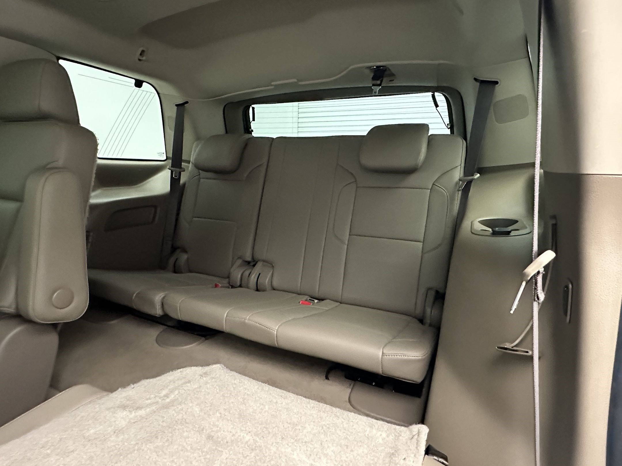 Certified 2020 Chevrolet Tahoe LT w/ Luxury Package AWD/4WD image 32