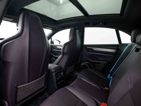 Certified 2025 Porsche Macan Turbo Electric AWD/4WD image 22