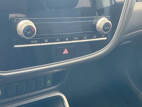 Used 2020 Mitsubishi Outlander ES AWD/4WD image 18