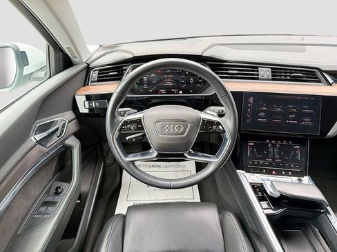 Used 2019 Audi e-tron Prestige image 18