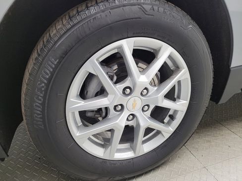 Used 2024 Chevrolet Equinox LS w/ LS Convenience Package image 31