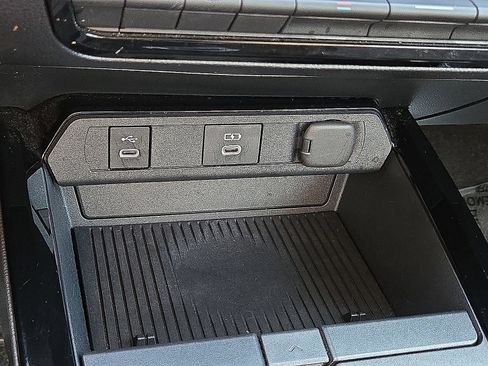 Used 2025 Toyota Prius LE FWD image 26