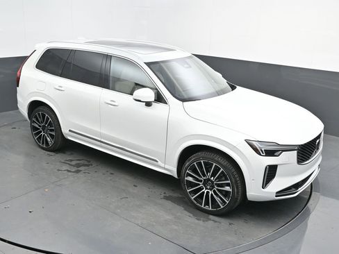 New 2026 Volvo XC90 B6 Plus w/ Protection Package Premier image 31