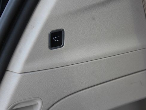 Used 2018 Chrysler Pacifica Touring-L Plus image 29