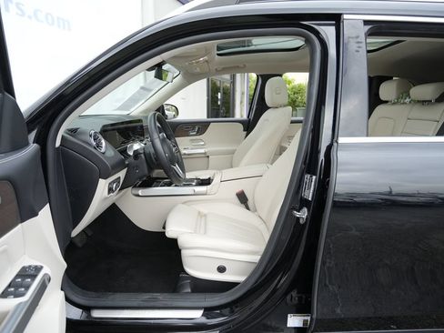 Used 2022 Mercedes-Benz GLB 250 4MATIC image 17