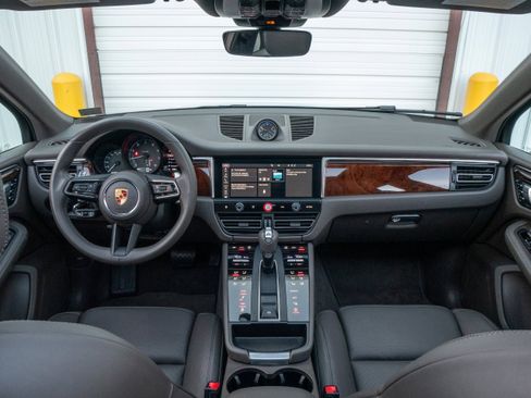 Used 2023 Porsche Macan image 24