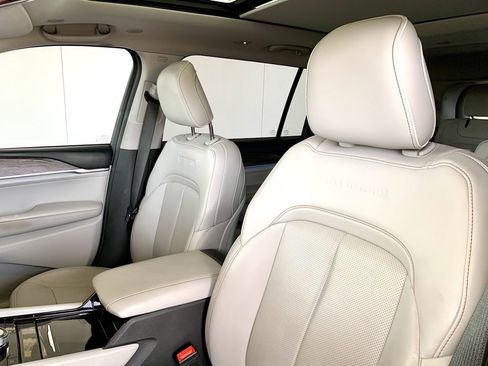 Used 2023 Jeep Grand Cherokee L Overland image 12