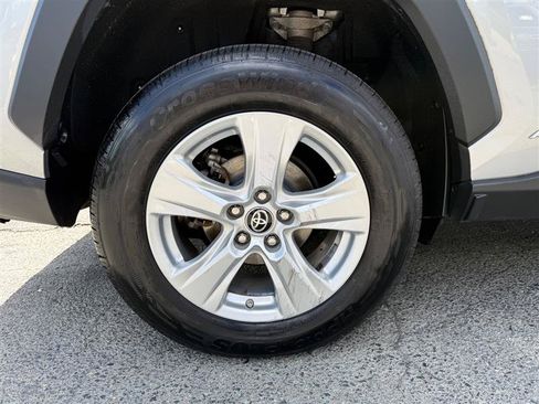 Used 2021 Toyota RAV4 LE AWD/4WD image 12
